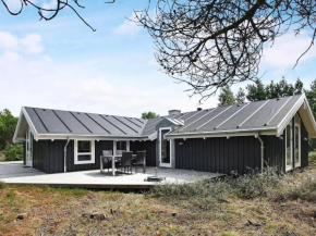 Scenic Holiday Home in lb k with Terrace, Ålbæk